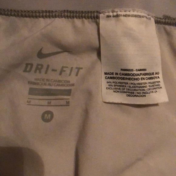 Nike Gray Skirt Cover Up Dri fit Size Med swim vacation pool running tennis - Picture 3 of 7